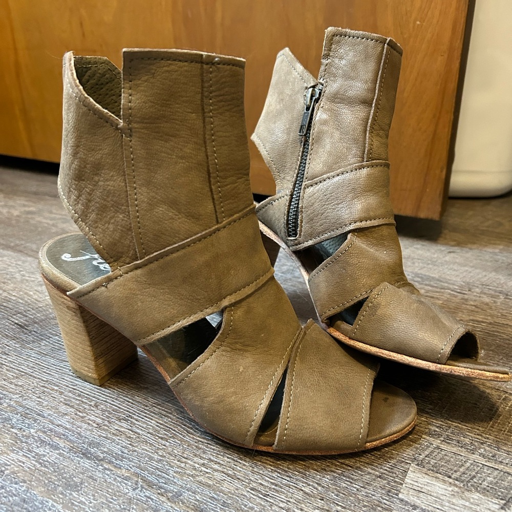 Free people heels. Size 38/8.